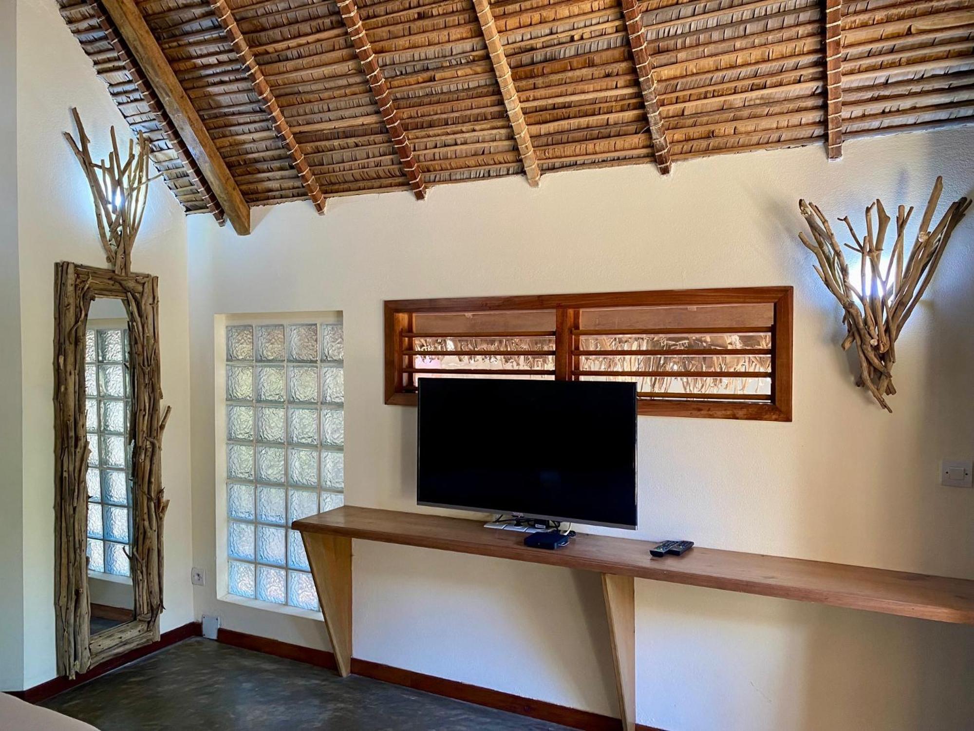 La Perle Rare De Nosy Be Hotel Ambatoloaka  Kültér fotó